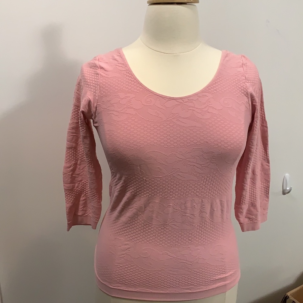 Women’s Apostrophe stretch scoop neck pink top Lg